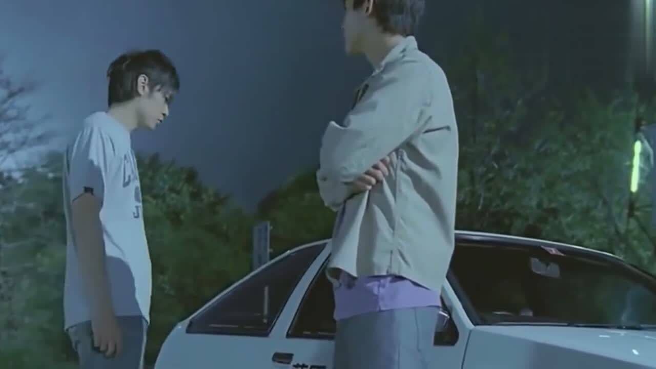 头文字d 余文乐仗着gtr的大马力领先 可周杰伦的ae86弯道超狠 电影 高清1080p在线观看平台 腾讯视频