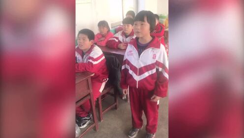 质朴小学生又在教室清唱《东西》，这范儿真是没得说 - 腾讯视频