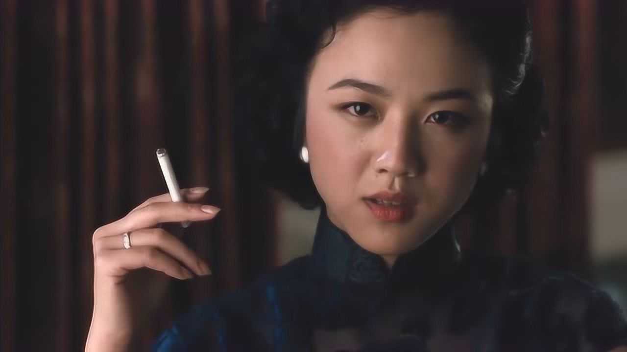 色戒汤唯扮演的王佳芝太美了那抽烟方式真不愧是女神