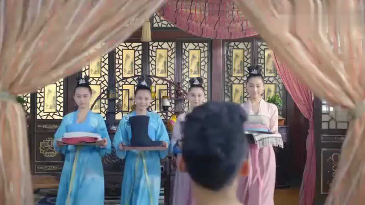 古代丫鬟好开放,少爷光着身子换衣服,害羞的反而是少爷_腾讯视频