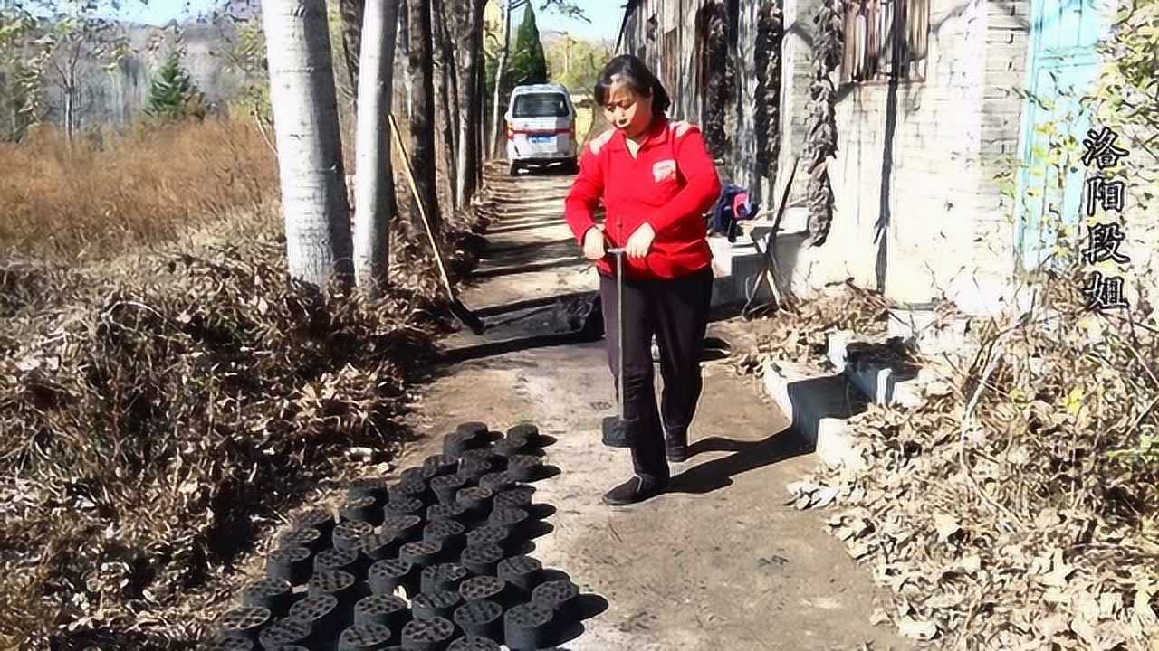 在农村过冬手工打煤球,只要4框煤4框土,打出的煤球耐烧不易碎_高清1080P在线观看平台_腾讯视频