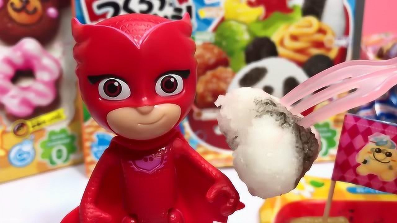 《丁丁鸡爱玩具》挤出美味的意大利面,猫头鹰女享用自制食玩美味!