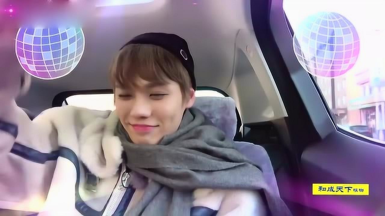 林彦俊王琳凯在车中"尬歌",自嗨停不下来,导游司机一脸嫌弃