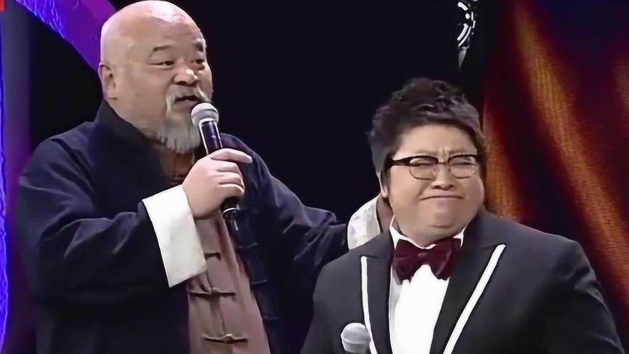 李琦台上现场演唱流行歌曲结果韩红的表情太逗了