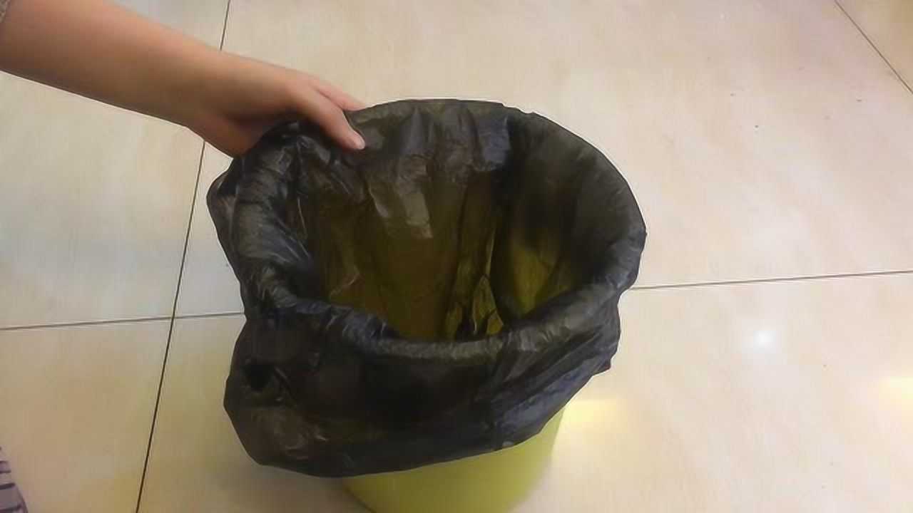 抖音另类套垃圾袋的方式火了网友表示这么多年白活了