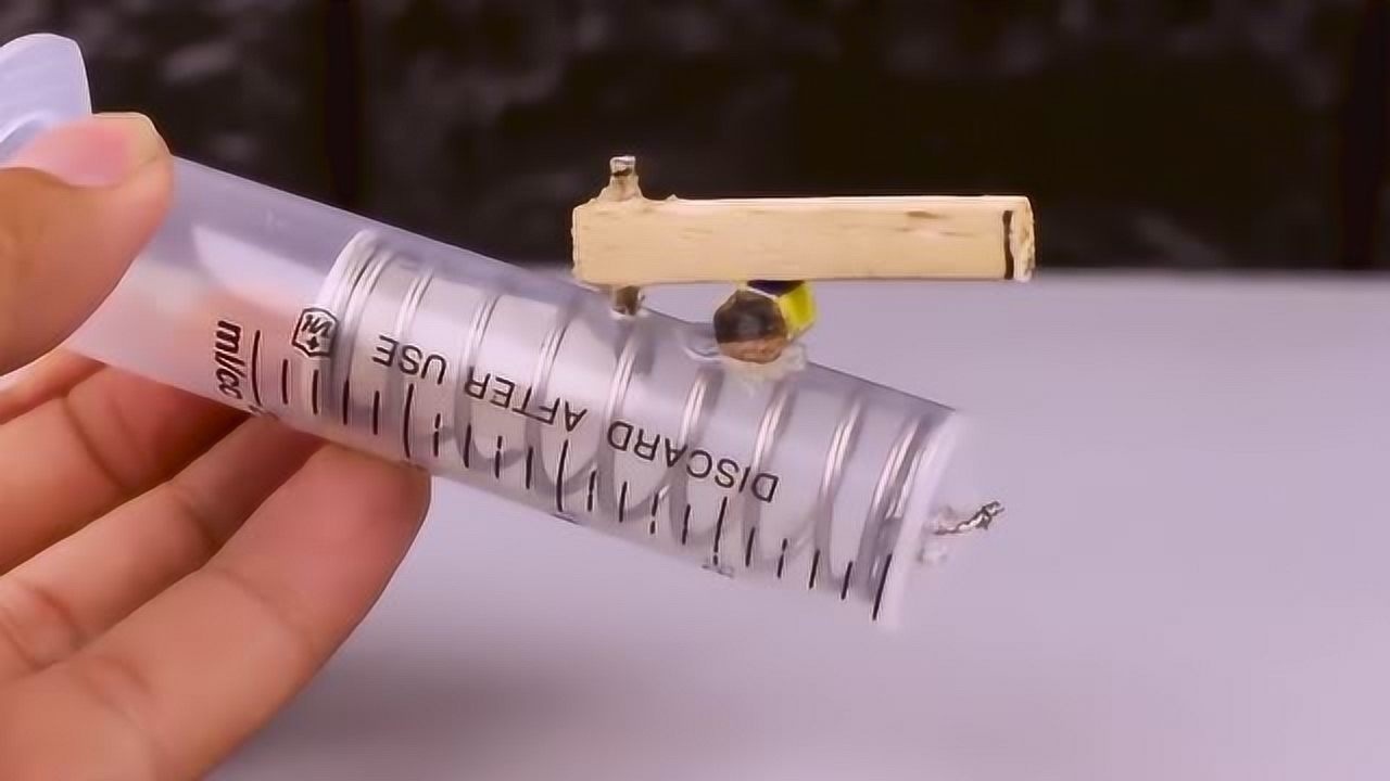 一根弹簧的力量可以压缩到多大？一个小发明告诉你！_高清