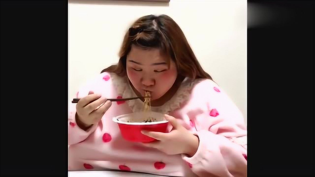 胖圆圆又开吃了,听完她和老陈的对话,胖圆圆还减肥吗?