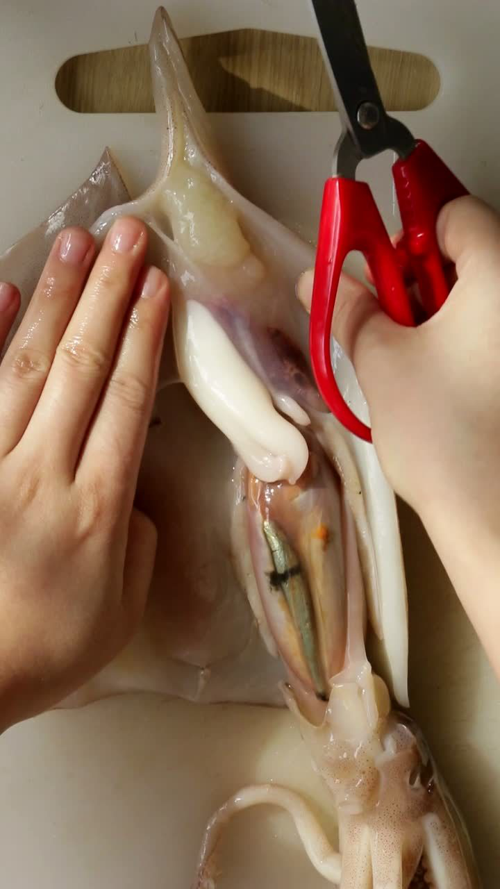 超详细鱿鱼分解法不可错过的原汁原味鱿鱼汤调料只需要盐