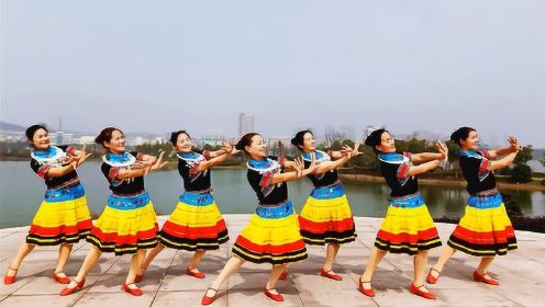3月最新民族舞《云贵高原》歌声甜美，舞步简单易学
