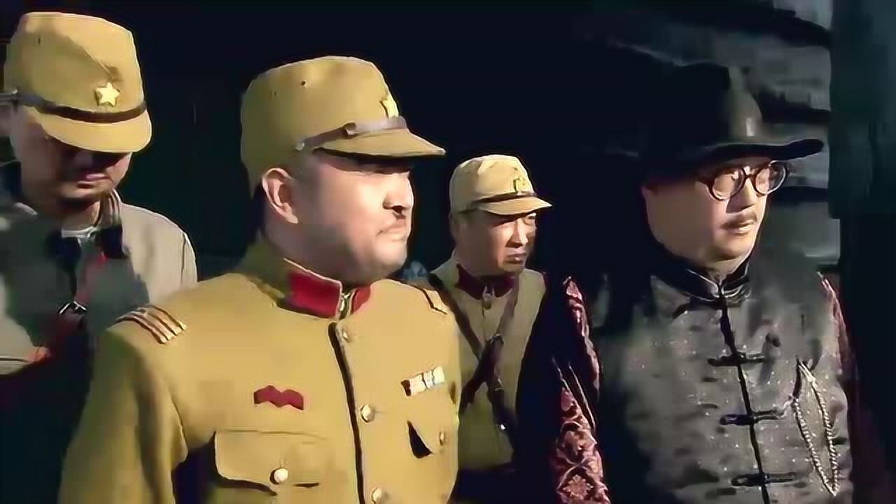 满山打鬼子鬼子竟然带粮食给百姓这是想干什么