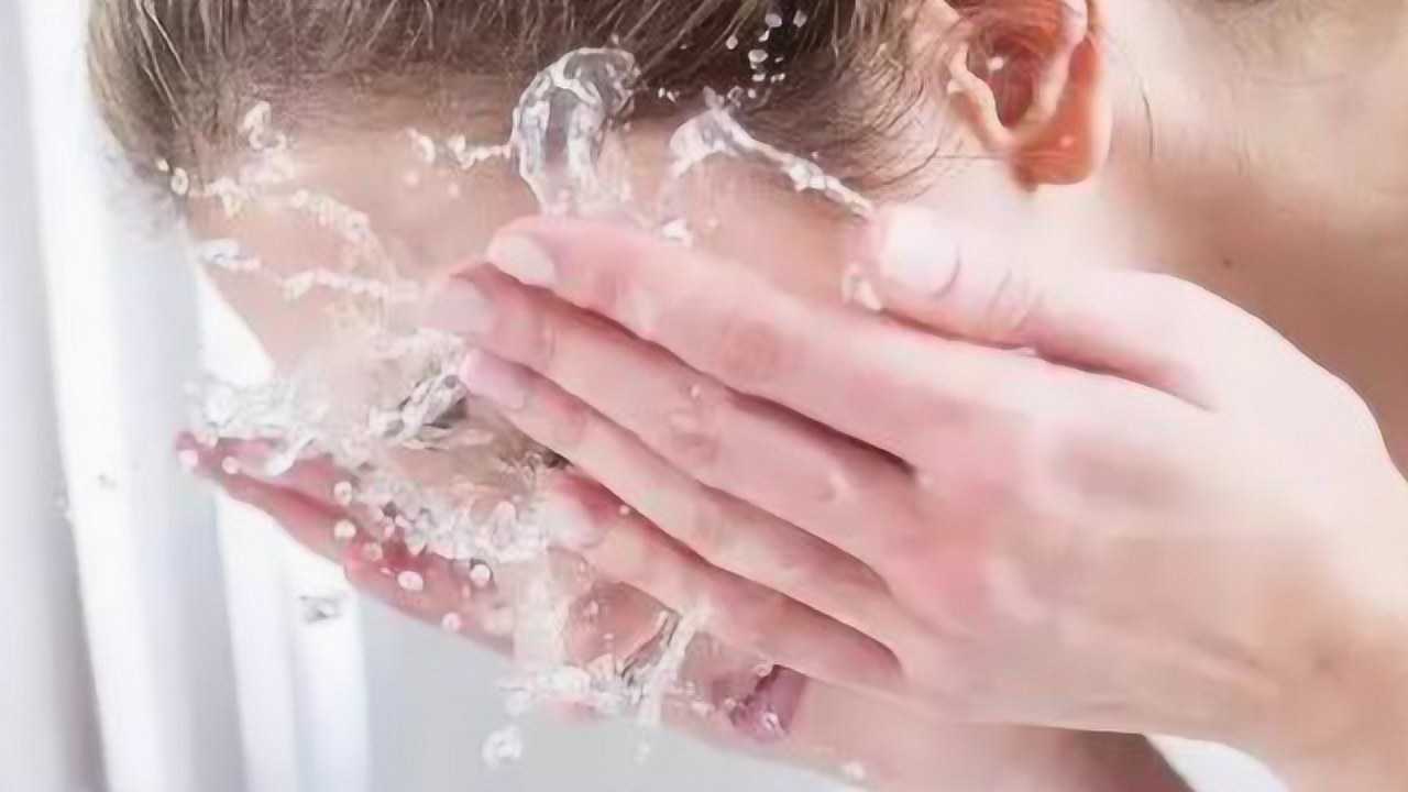 冷水和温水哪个洗脸效果更好?记住洗脸"4不要",后悔才知道