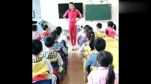 幼师们真有创意,为了调动小朋友的上课热情,想出这课前小游戏!