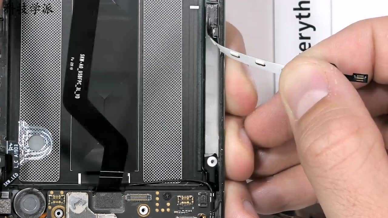 黑鲨2游戏手机拆解