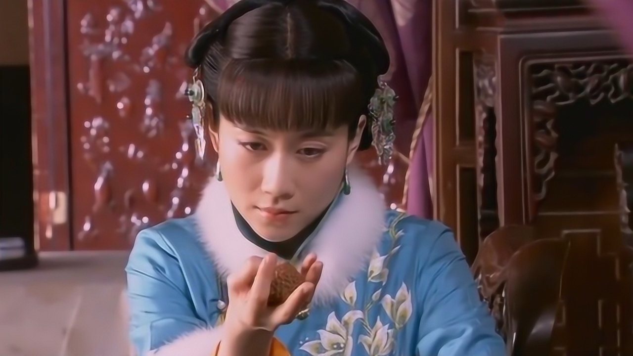 少奶奶嫁给阔少爷没几天哪知这天透过门缝发现少爷的真面目