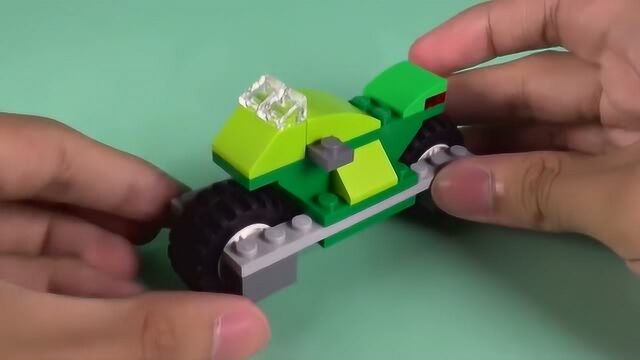 用乐高lego颗粒拼搭的简易摩托车,易上手