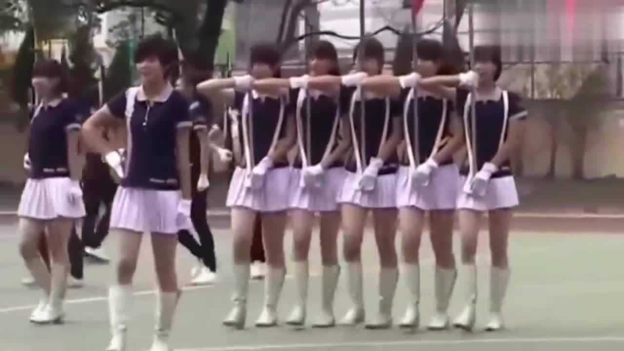 台湾高中女学生步操表演,这气质比三军仪仗队如何?精彩高能!_腾讯视频