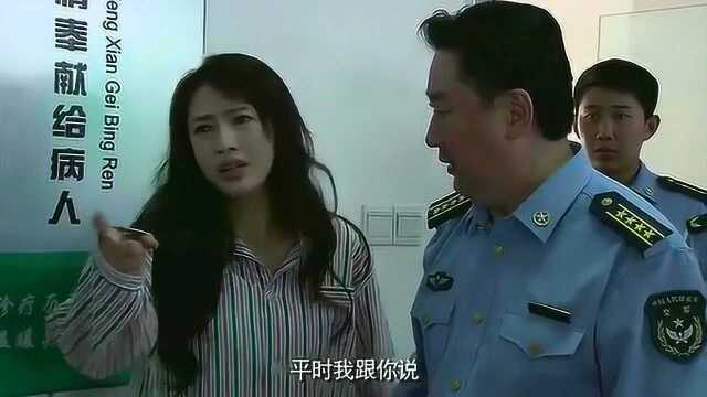 冷雨萱和小三吵架被于部长撞个正着,小三火上浇油,批评了院长