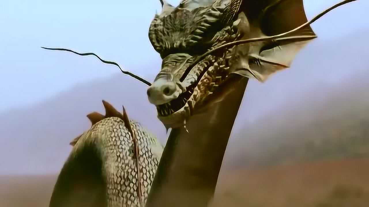 男子斗蛟龙居然趁着蛟龙不注意翻身骑到了蛟龙身上胆子太大了