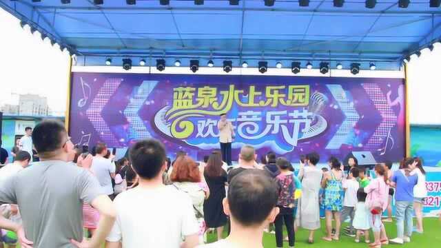 巴蜀笑星王宝器演出现场