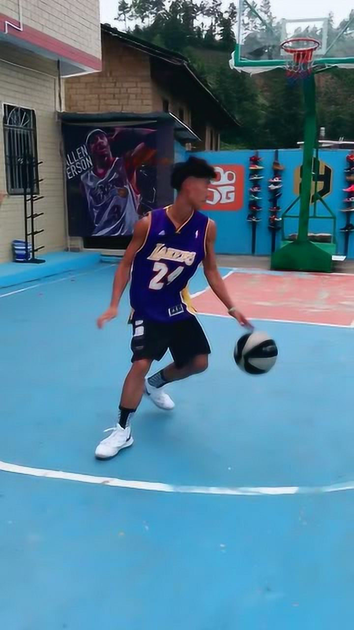 篮球:尼克杨转身 拉杆