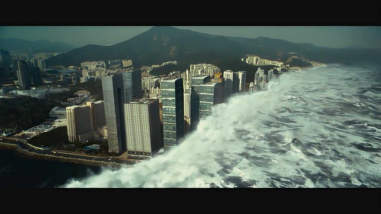 韩国电影史上第一部灾难片海啸铺天盖地袭来的场面看得惊心动魄