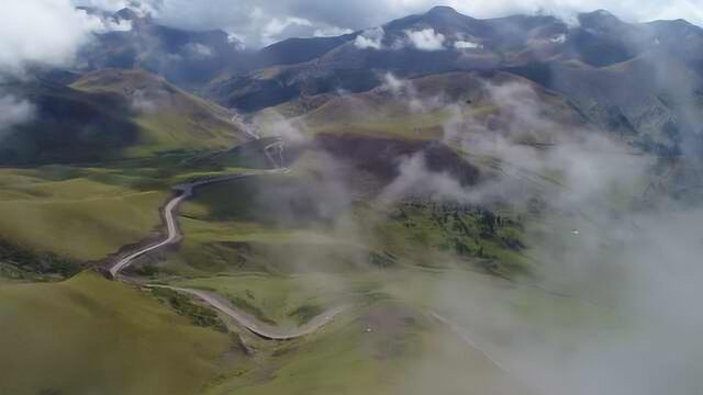 新疆伊昭公路:翻过天山穿过云海!游客驾车6000公里到此欣赏