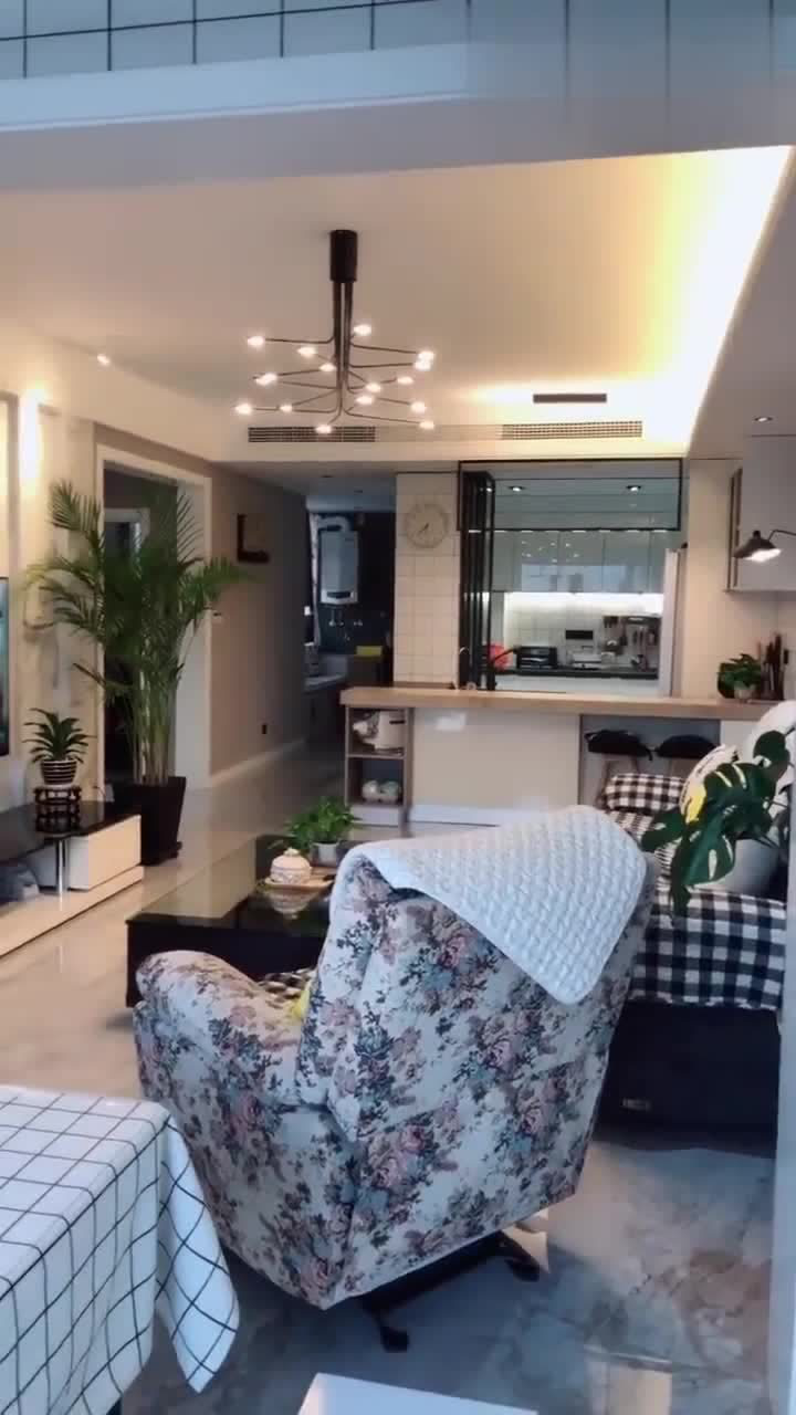 媳妇非常喜欢浪漫,在餐厅给她设计的大阳台,一边看景一边做饭!