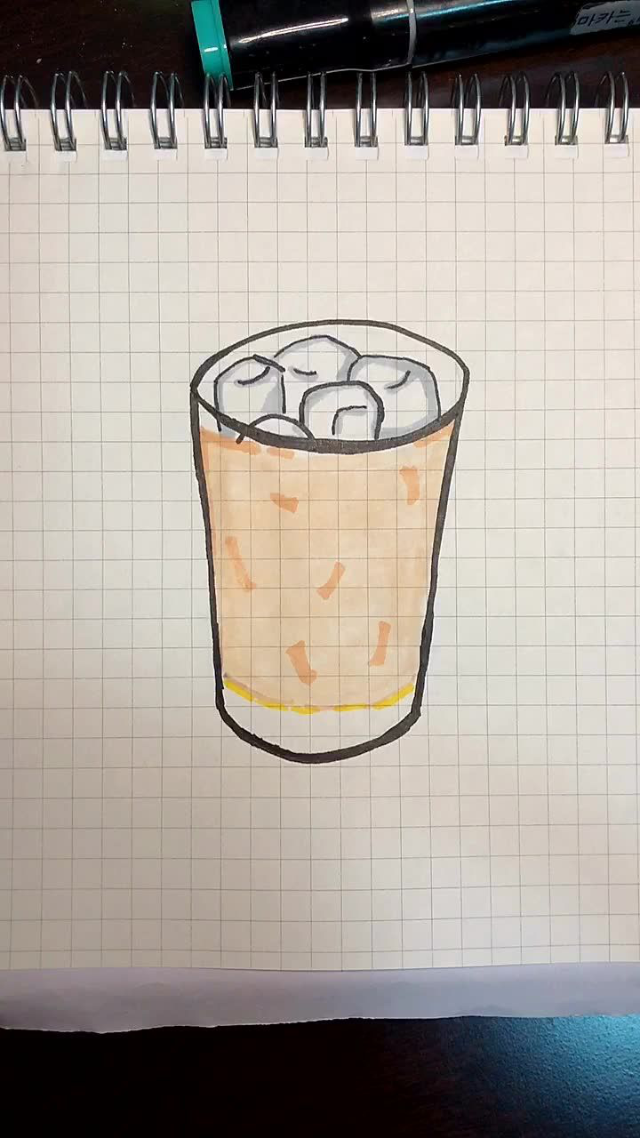 简笔画一杯加了冰的奶茶!