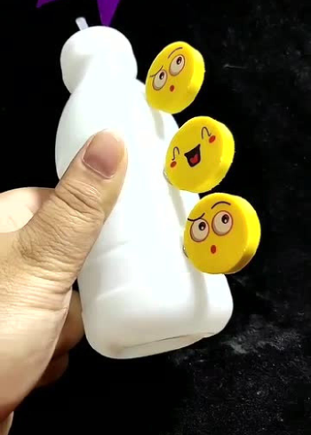 小姐姐教你用牛奶瓶做手工