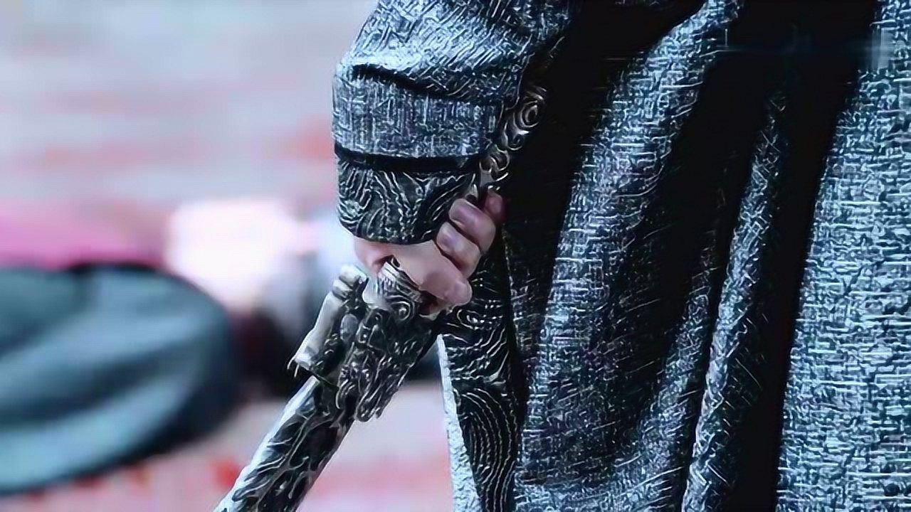 孟瑶这时还没有彻底变坏舍身替赤峰尊挡剑让人震惊