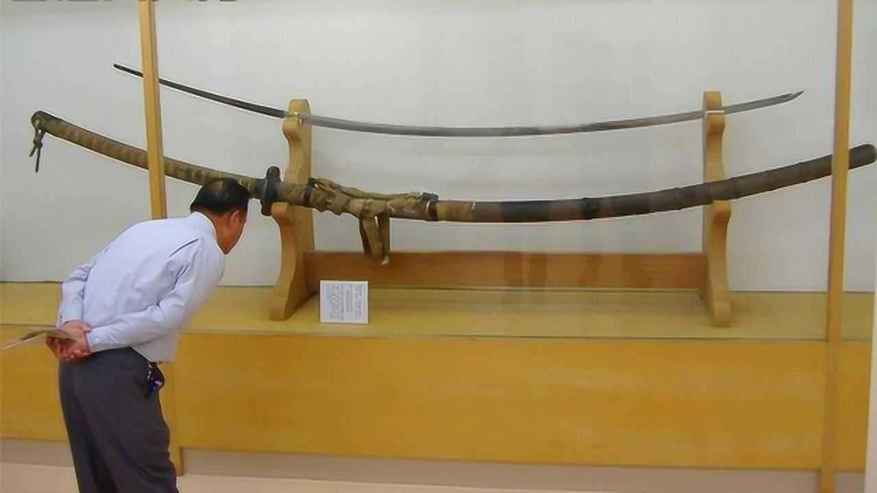 日本一把2米大刀被视为国宝矮个日本人怎样使用用法很难相信