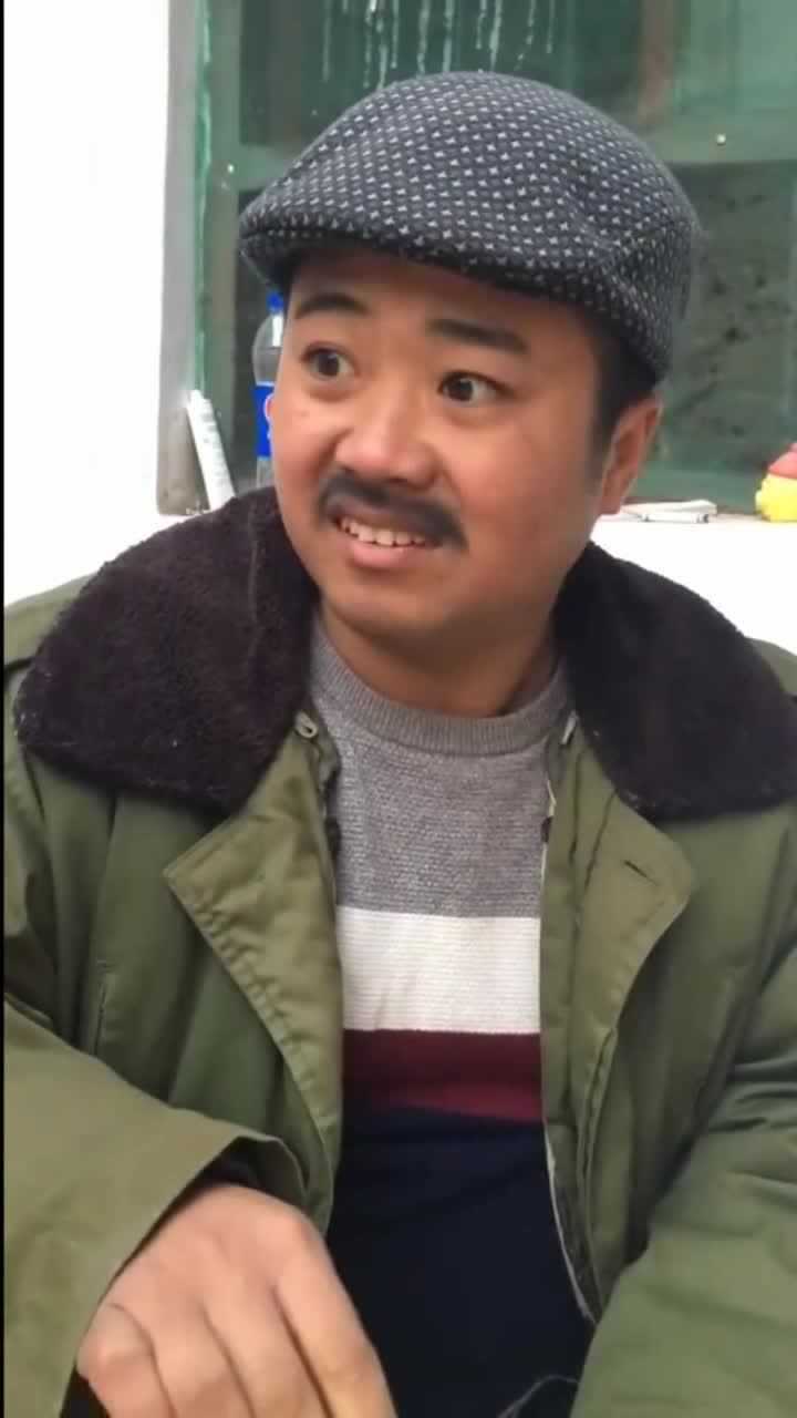 吸一口烟少活5秒,笑一笑多活10秒农村小伙这招实在是高!