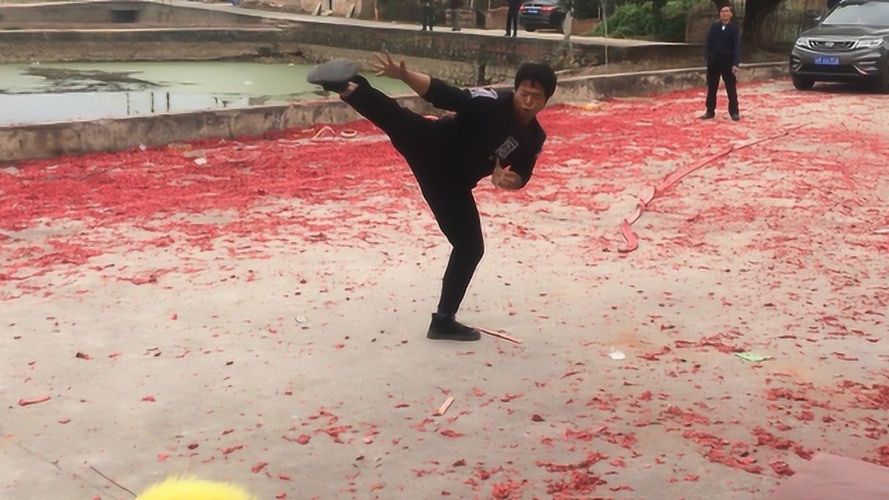 实拍广东农村南拳朱家教一步一拳功夫意念要专心表现淋漓尽致