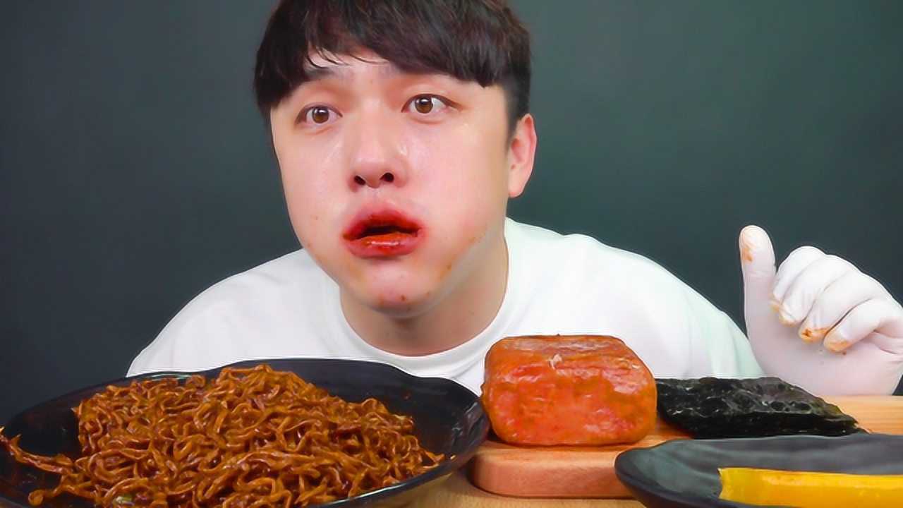 韩国吃播大嘴哥吃超辣美食合集这一脸生无可恋的样太逗了