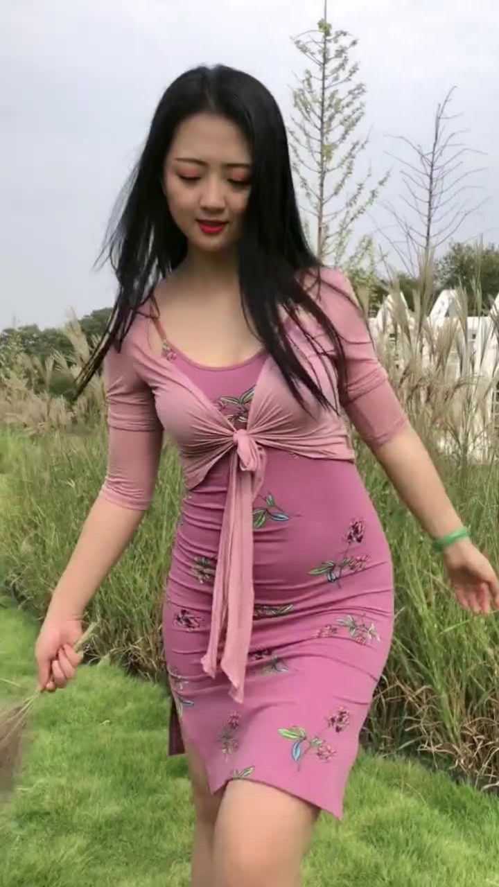 爱笑的长发姑娘微胖的身材旺夫有女人味真是优秀