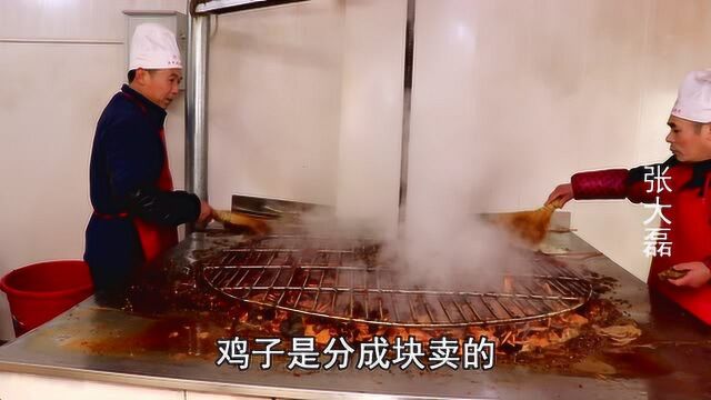 河南大哥27年专业卖鸡子,三轮车起家干成连锁店,生意火爆人低调