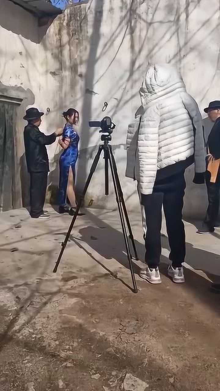 特务捆绑女犯人，她手臂被挤成藕节，这是五花大绑吗？_高清