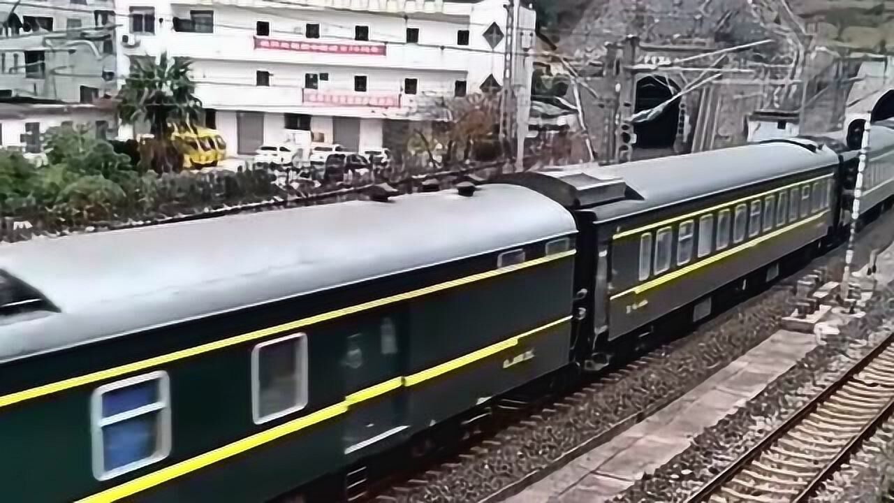 火车行驶的声音和大家记忆中的是一样的吧，绿皮火车，也是中国的经典之作了_高清