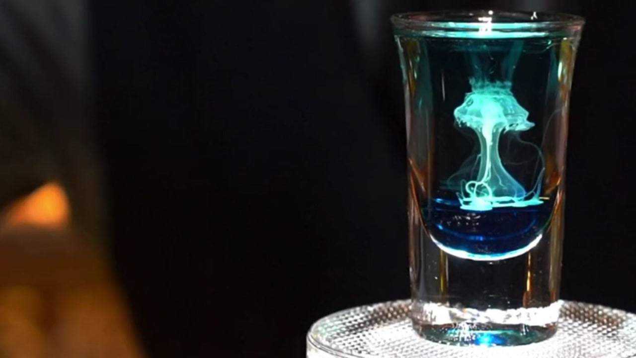 深海水母孤独的水母调酒师用简单的材料展现鸡尾酒的文化艺术气息