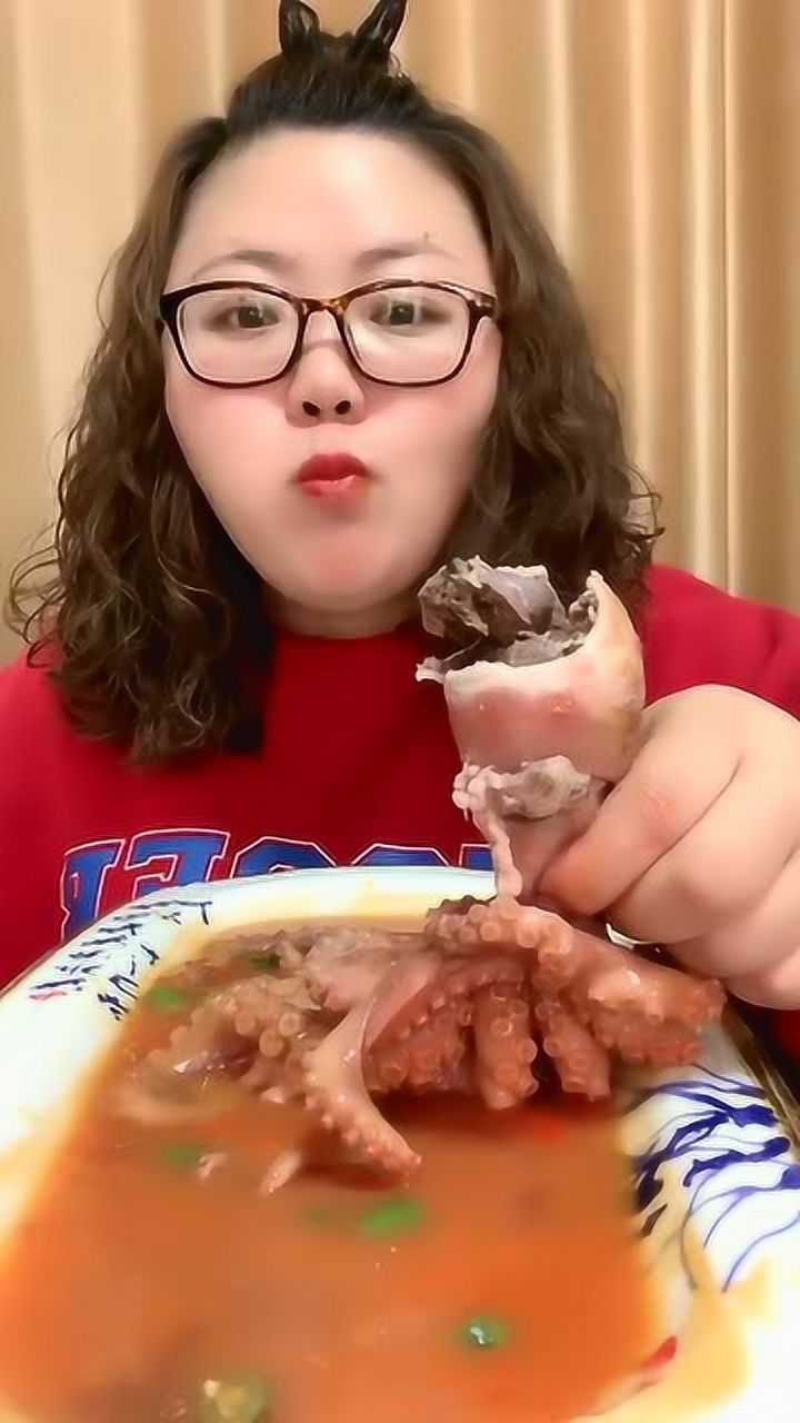 240斤美女吃海鲜吃胖胖的好有人喜欢