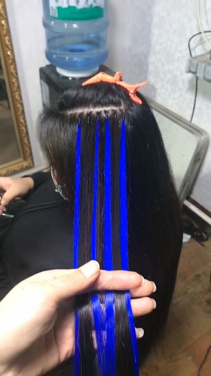 加挑染宝蓝色发束的水晶线接发黑里透着蓝很漂亮