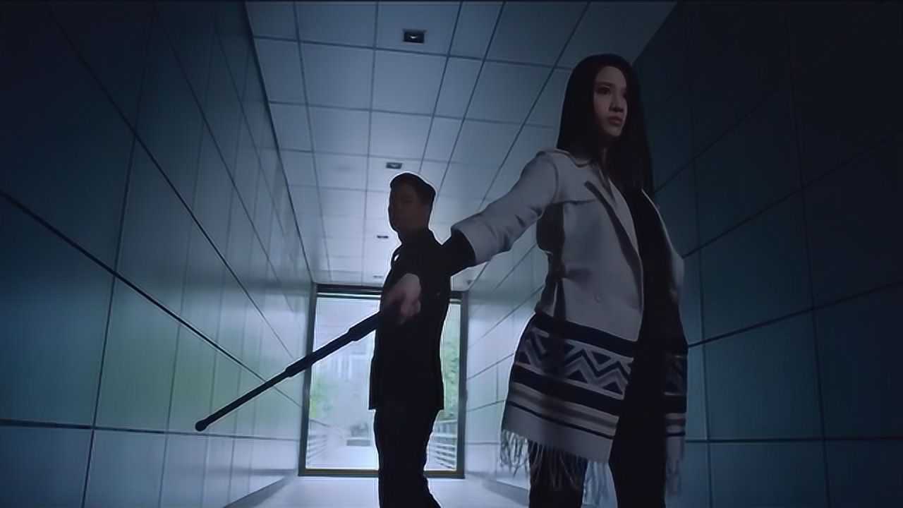 使徒行者老板遇刺美女保镖挺身而出亮出武器老板先走
