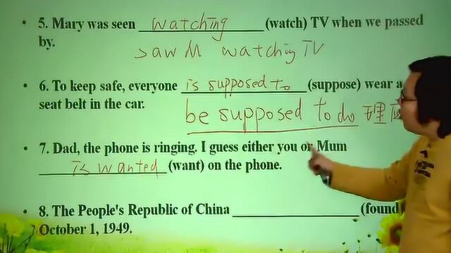 初二英语:用动词的适当形式填空例题讲解,常考英语被动语态解析