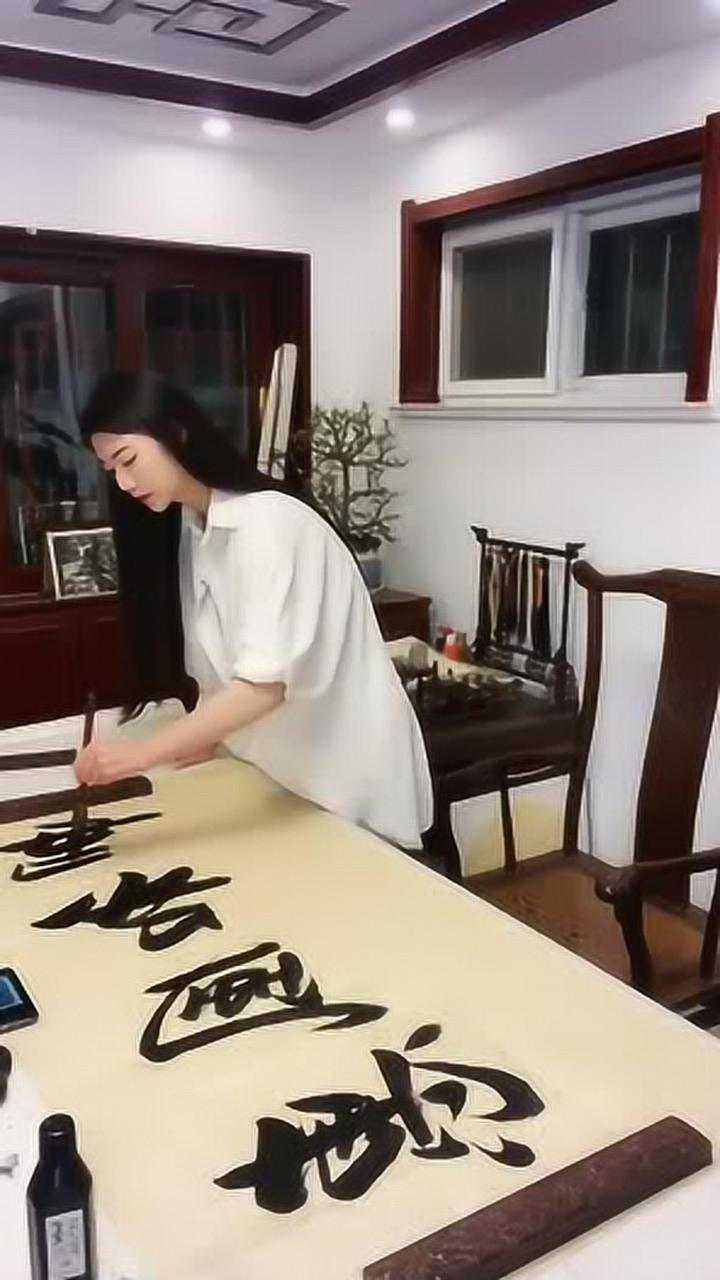 字如其人美女毛笔字写的不错值得点赞