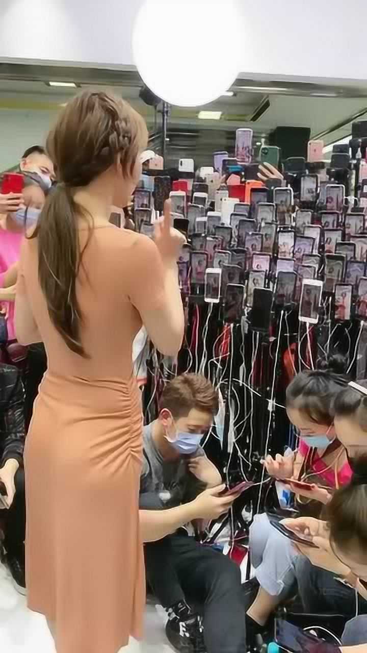 一个人开直播你永远都不知道网红的背后是什么样的