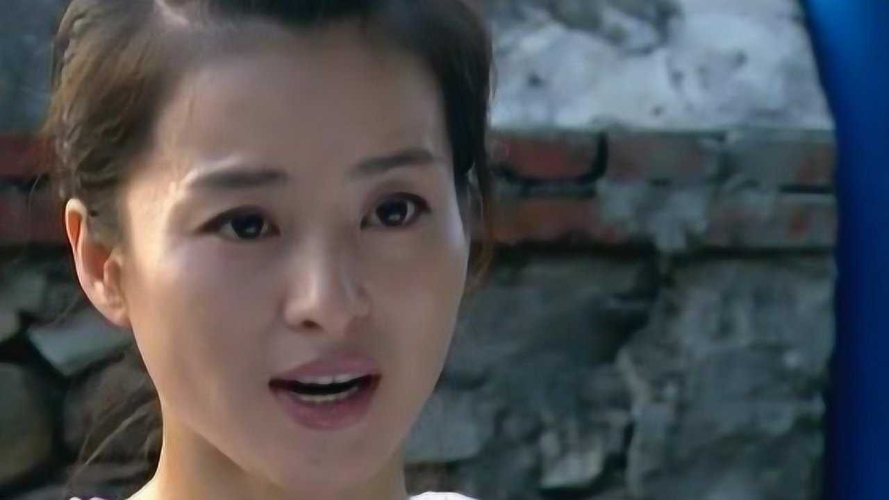 女人的村庄隔壁美女邻居给光棍二旺端饭光棍却提着箱子跑掉了