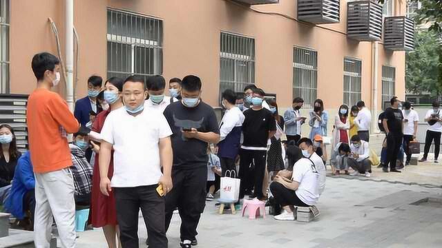 520民政局爆满,情侣5点起床排队领证:比闹钟还早醒