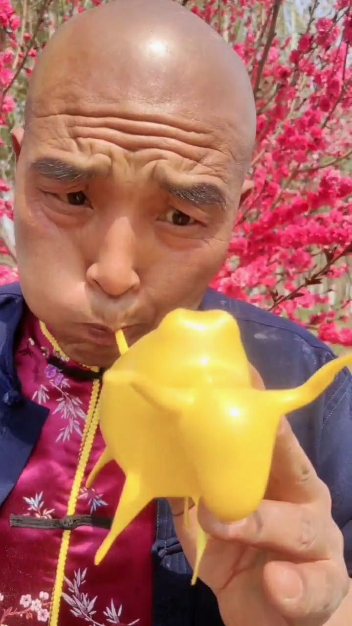 吹个牛皮牛都快被我吹上天了真是太有趣了