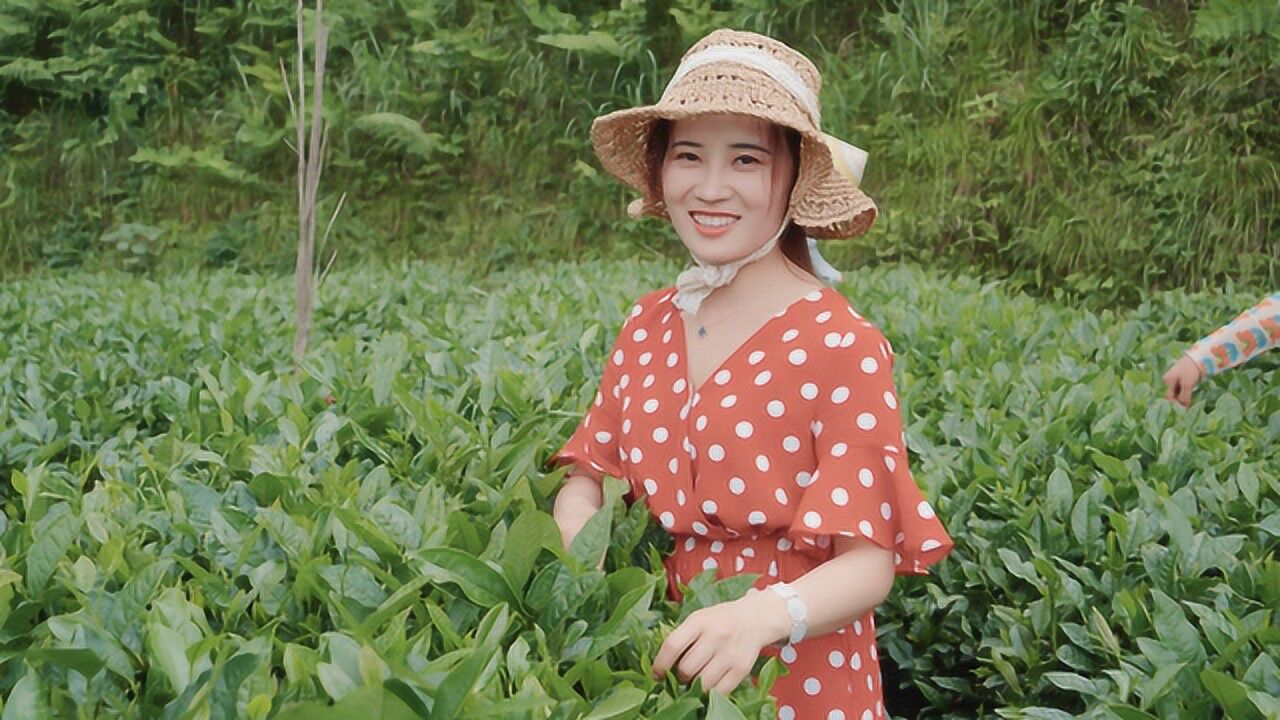 贵州美女都在大山里,看起来像村姑,干起活来谁都比不上她