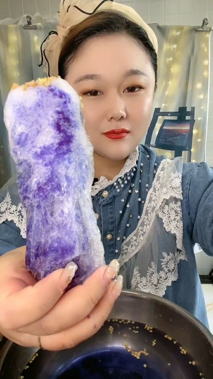 今天吃苦荞夹心的海绵冰,吃起来脆脆的味道特别好